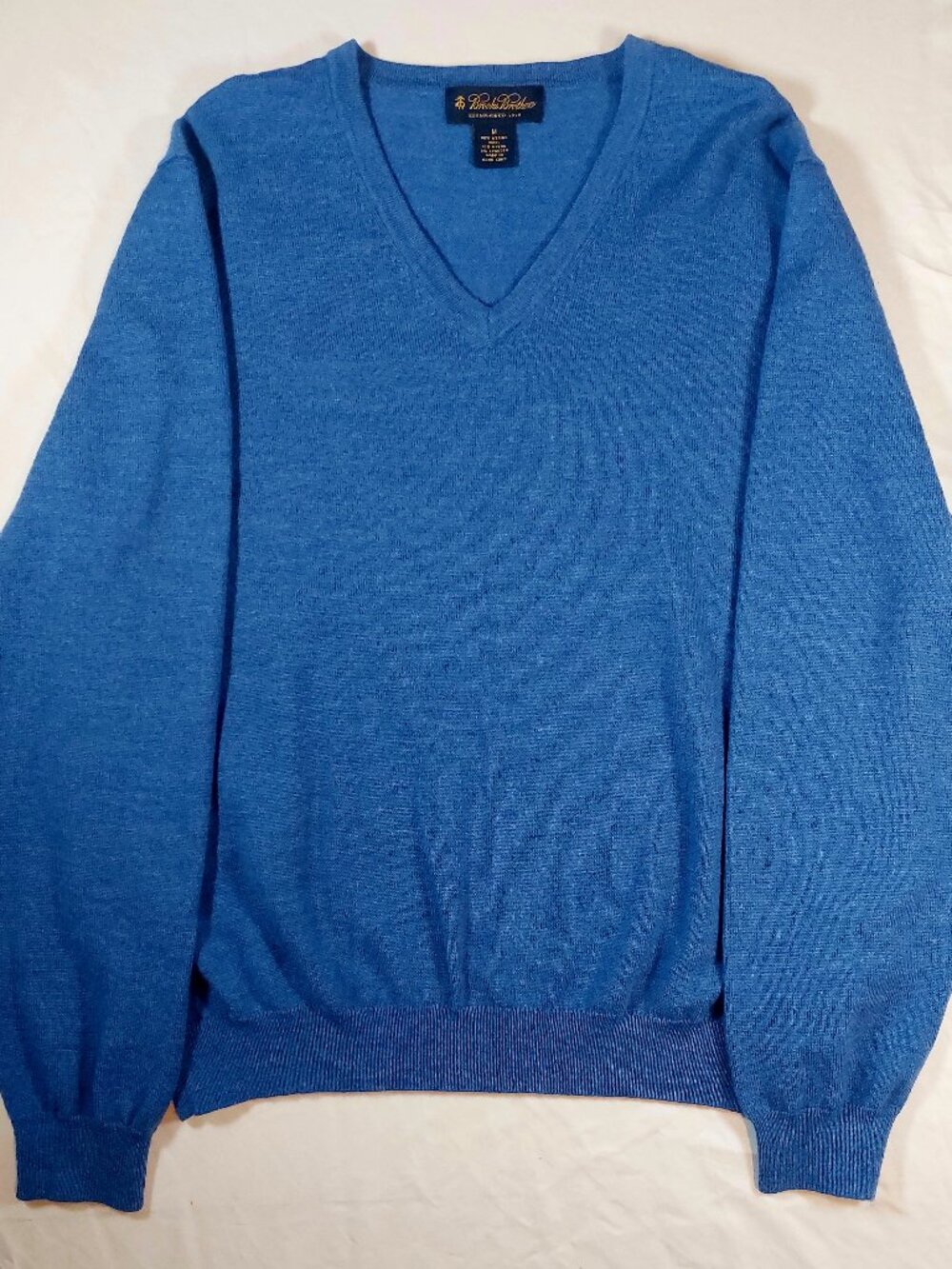 Brooks Brothers Men's Merino Wool Blend Long Sleeve V-Neck Sweater